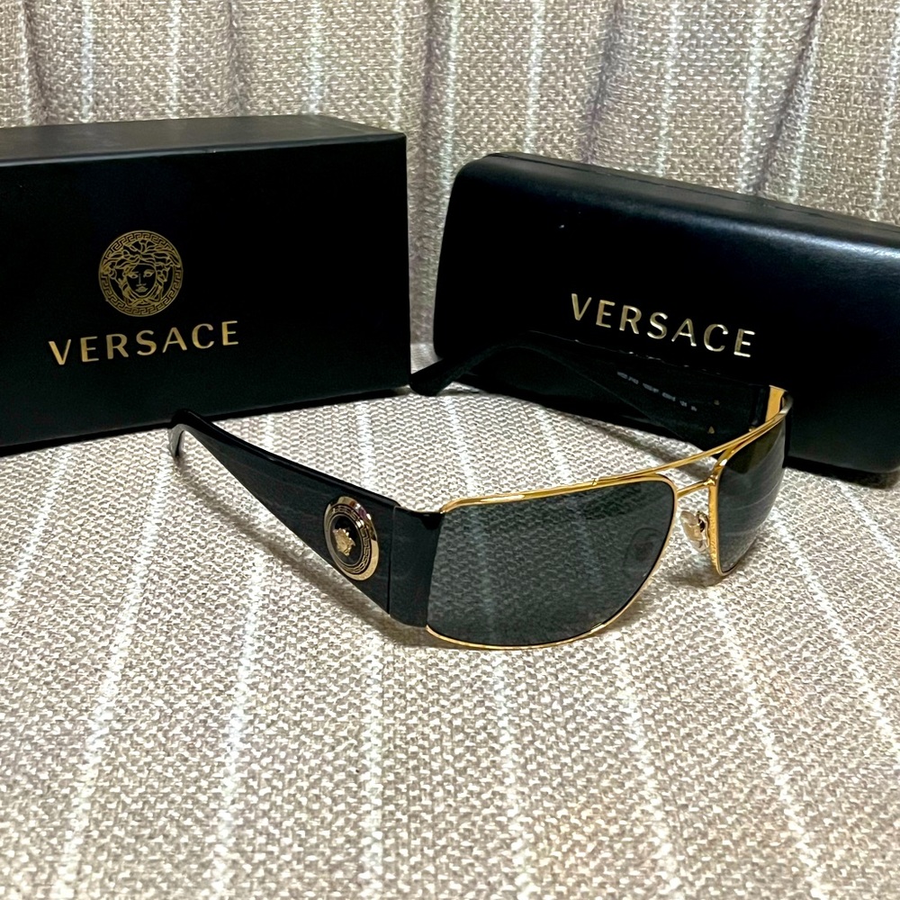 NEW Versace Sunglasses With Case & Box!